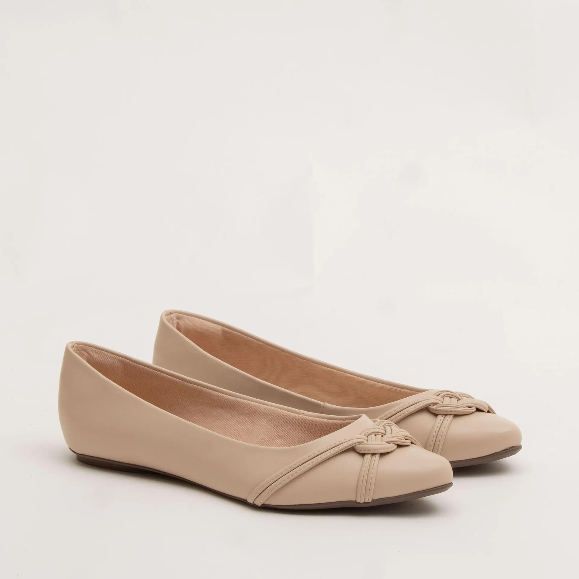 Sapatilha com detalhe de nó trançado - MILK