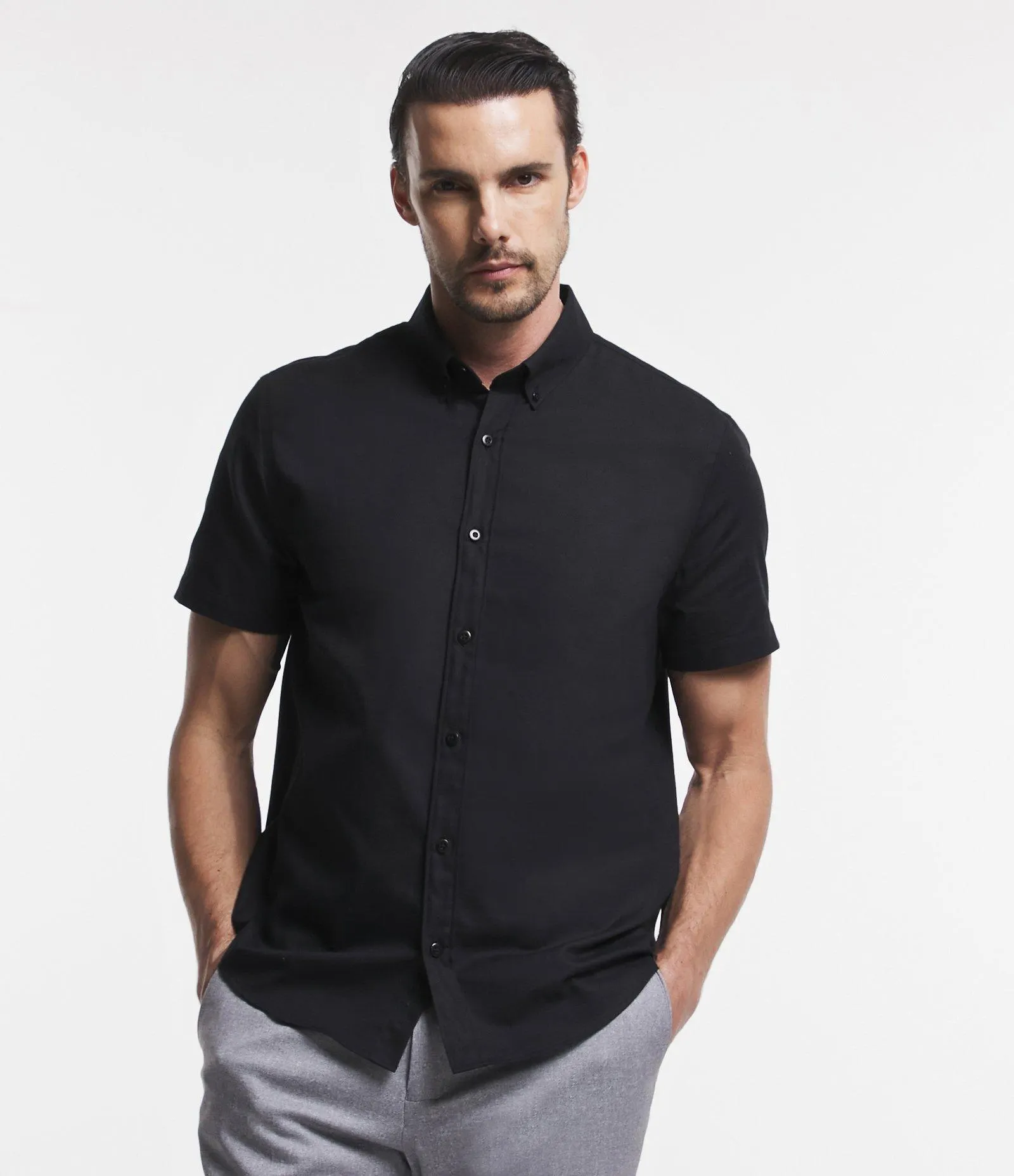 Camisa Comfort em Oxford com Gola Colarinho e Manga Curta Preto