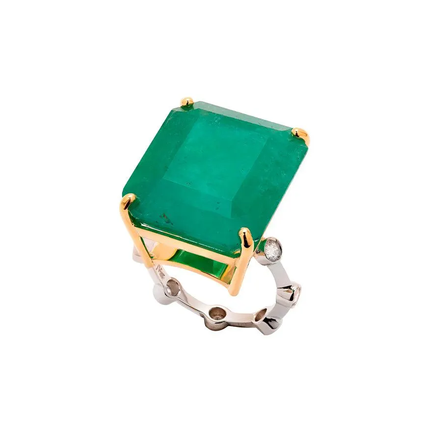 ANEL CELEBRATE SOLITÁRIO | OURO AMARELO E BRANCO 18K COM DIAMANTES E ESMERALDA