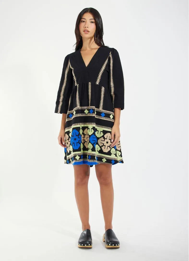 Vestido curto algodão bordado tapeçaria