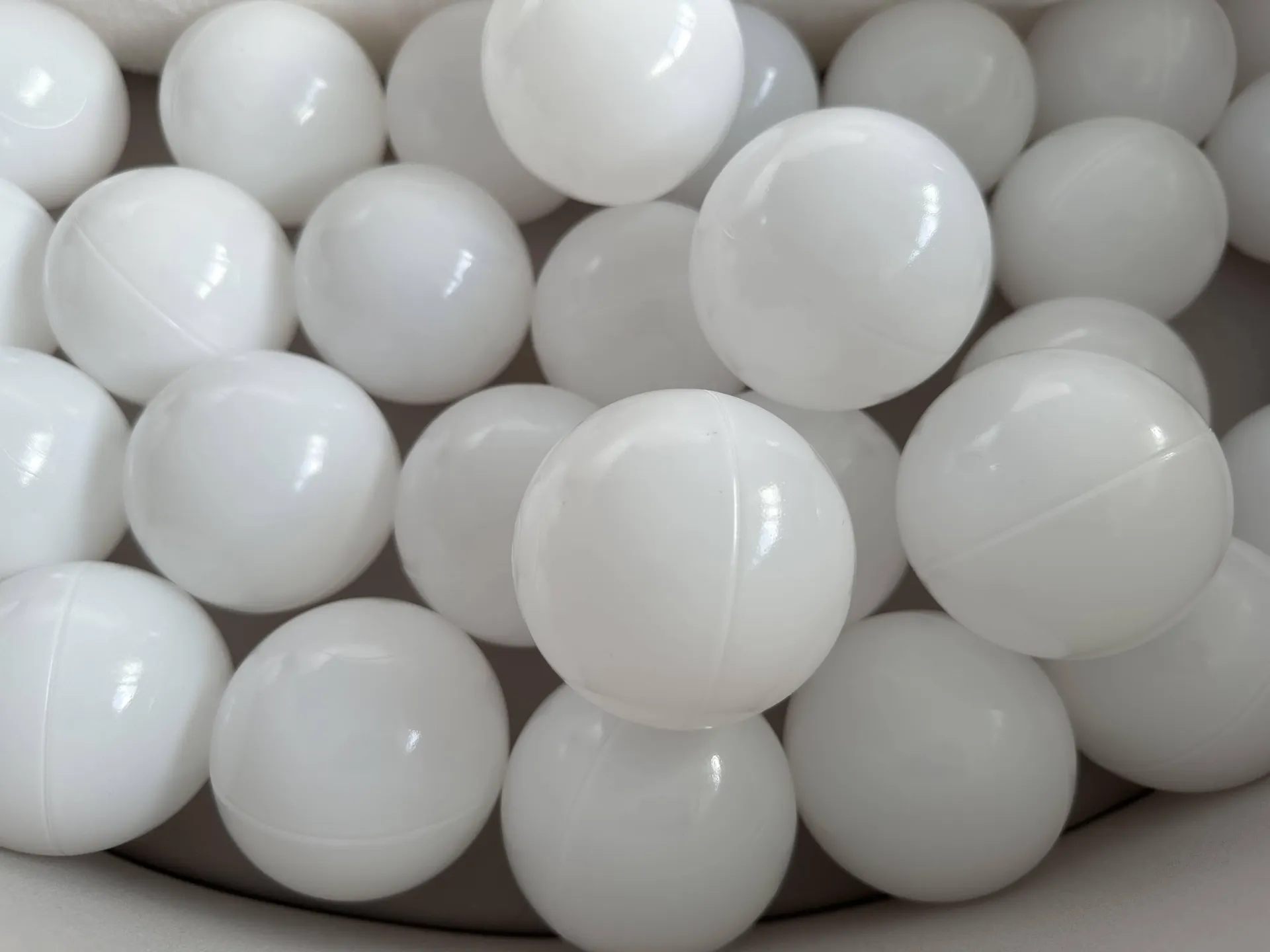 200 Balls - White