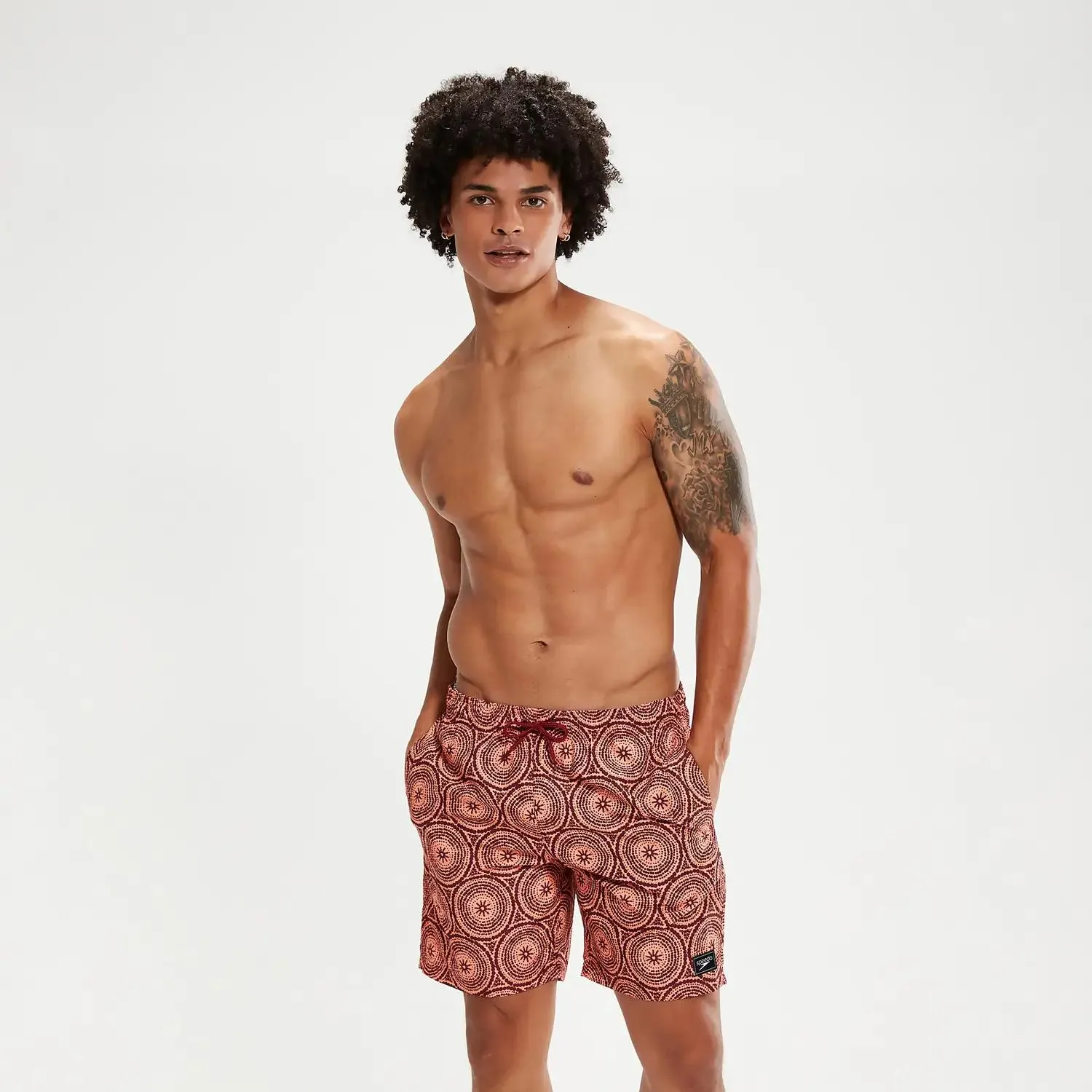 Bañador corto Leisure estampado de 46 cm para hombre, naranja/rojo oscuro