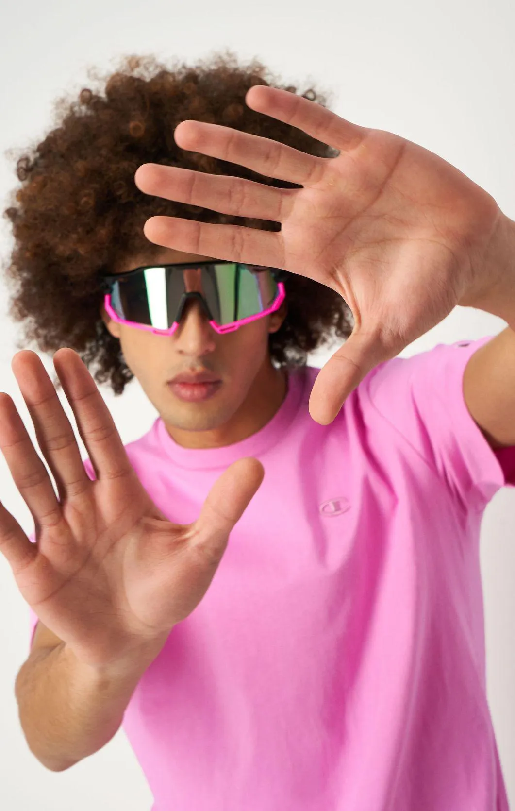 Camiseta de algodón cómoda con bordados