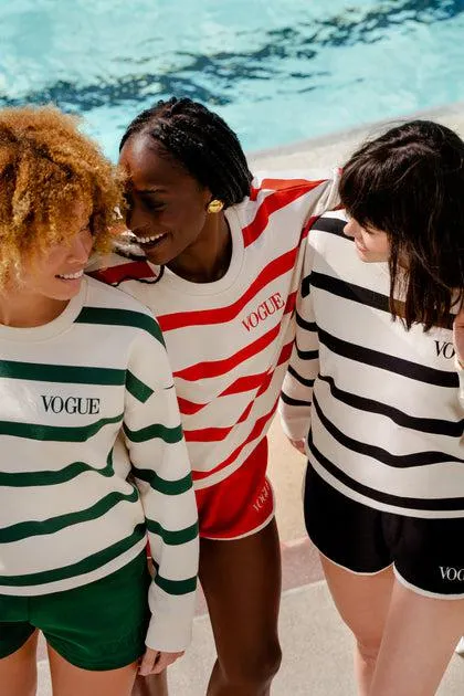 Sudadera VOGUE crema con rayas rojas y logo bordado