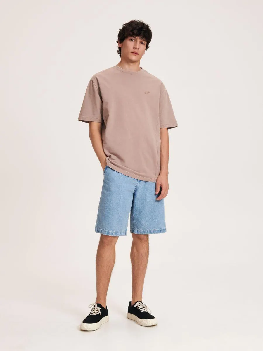 Camiseta oversize con bordados