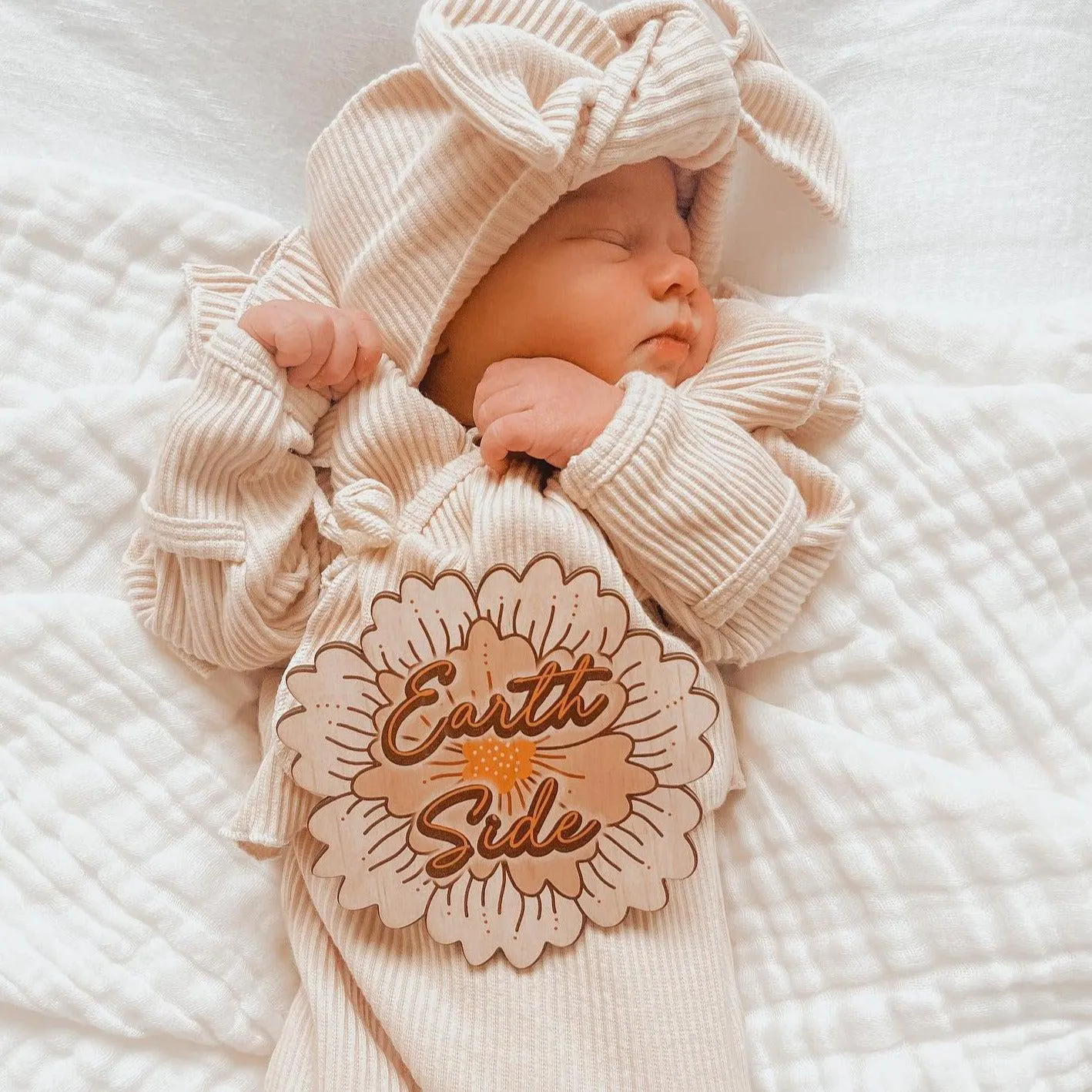 Announcement Plaque - Retro Daisy