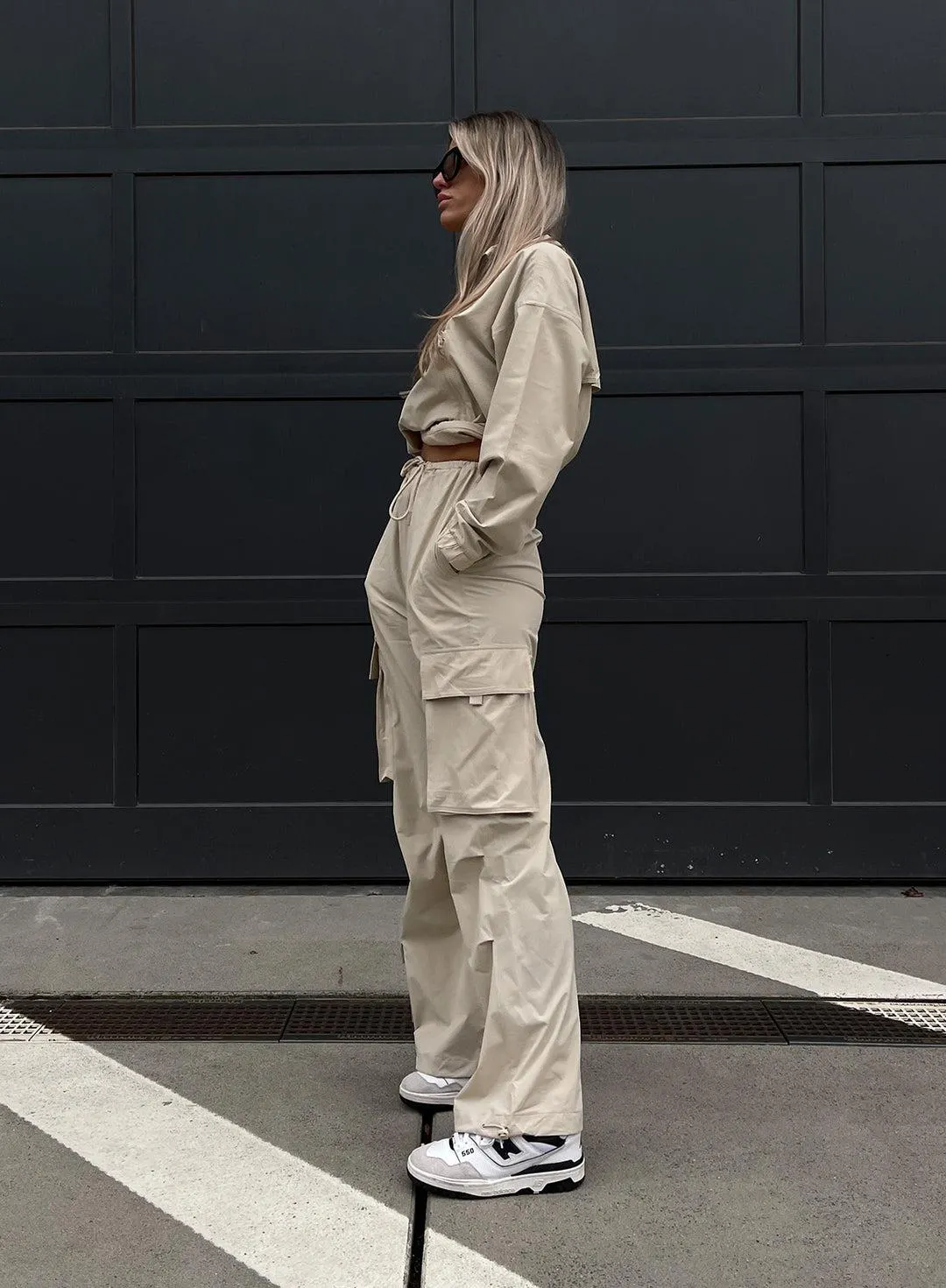 CAFÉ AU LAIT WINDBREAKER PARACHUTE PANTS