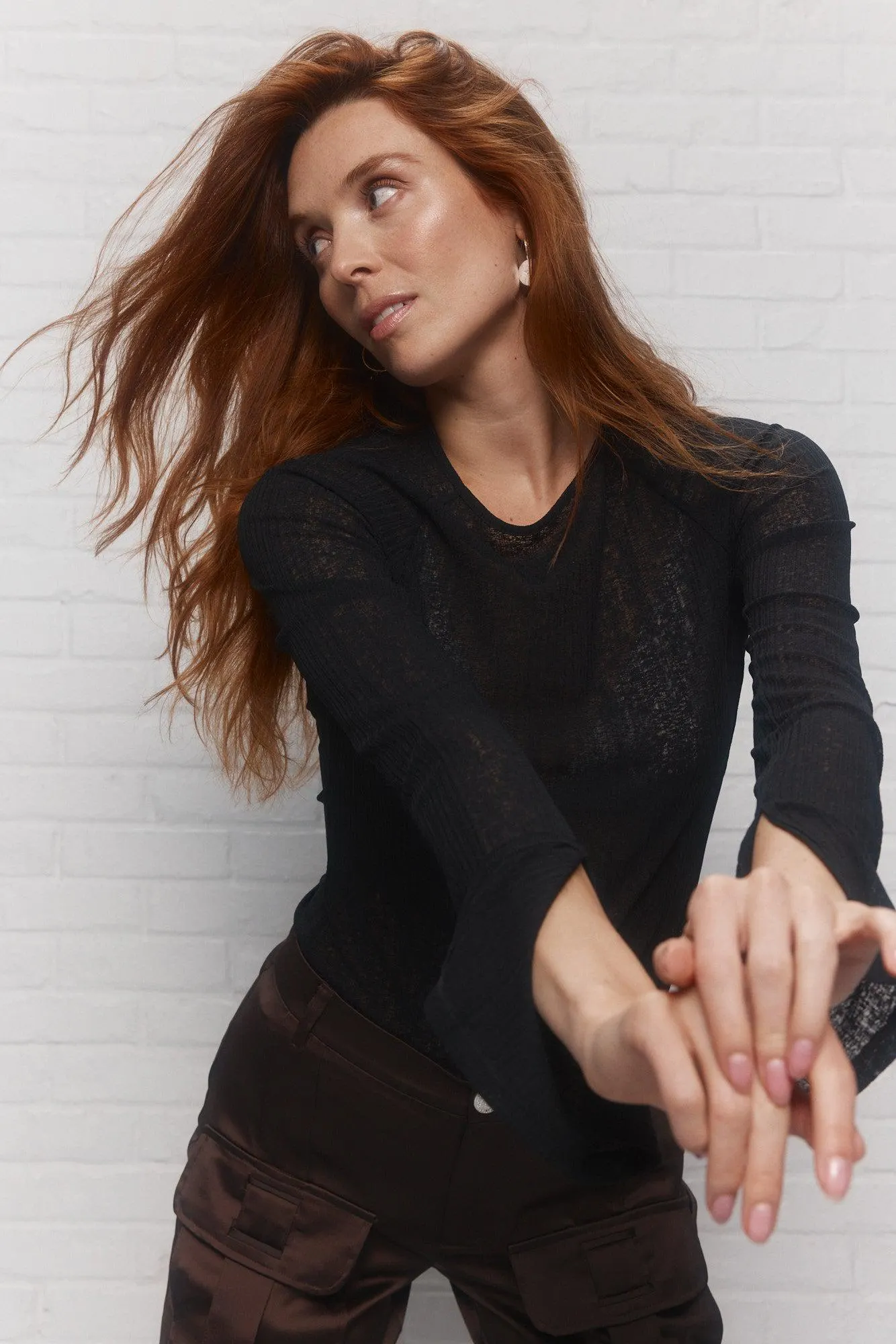 Chandail noir chiné à manches longues évasées | Bazart