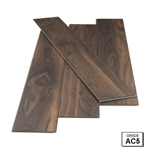 Plancher stratifié 12 mm Aquastop Noyer Rubio