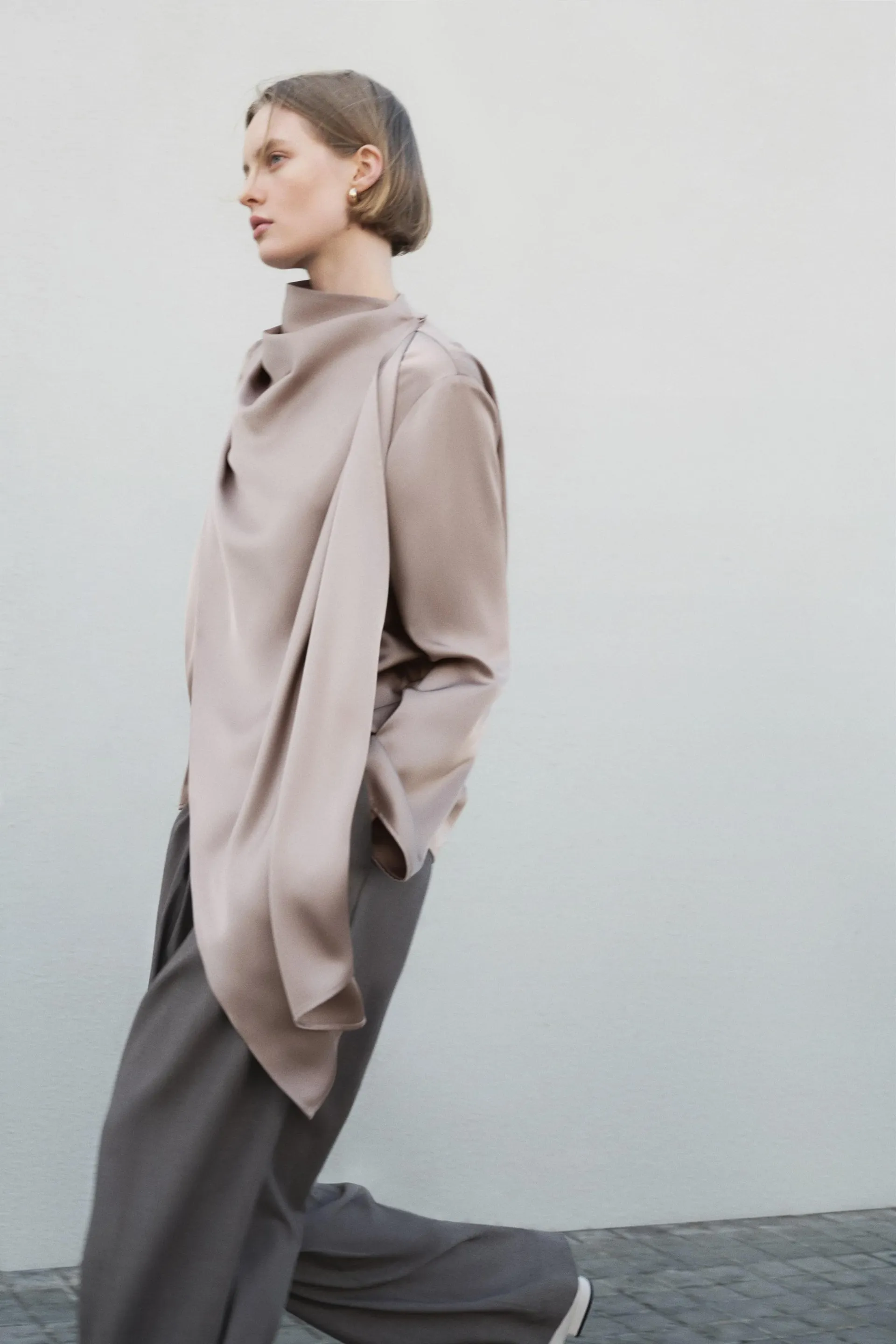 Blouse en satin avec châle