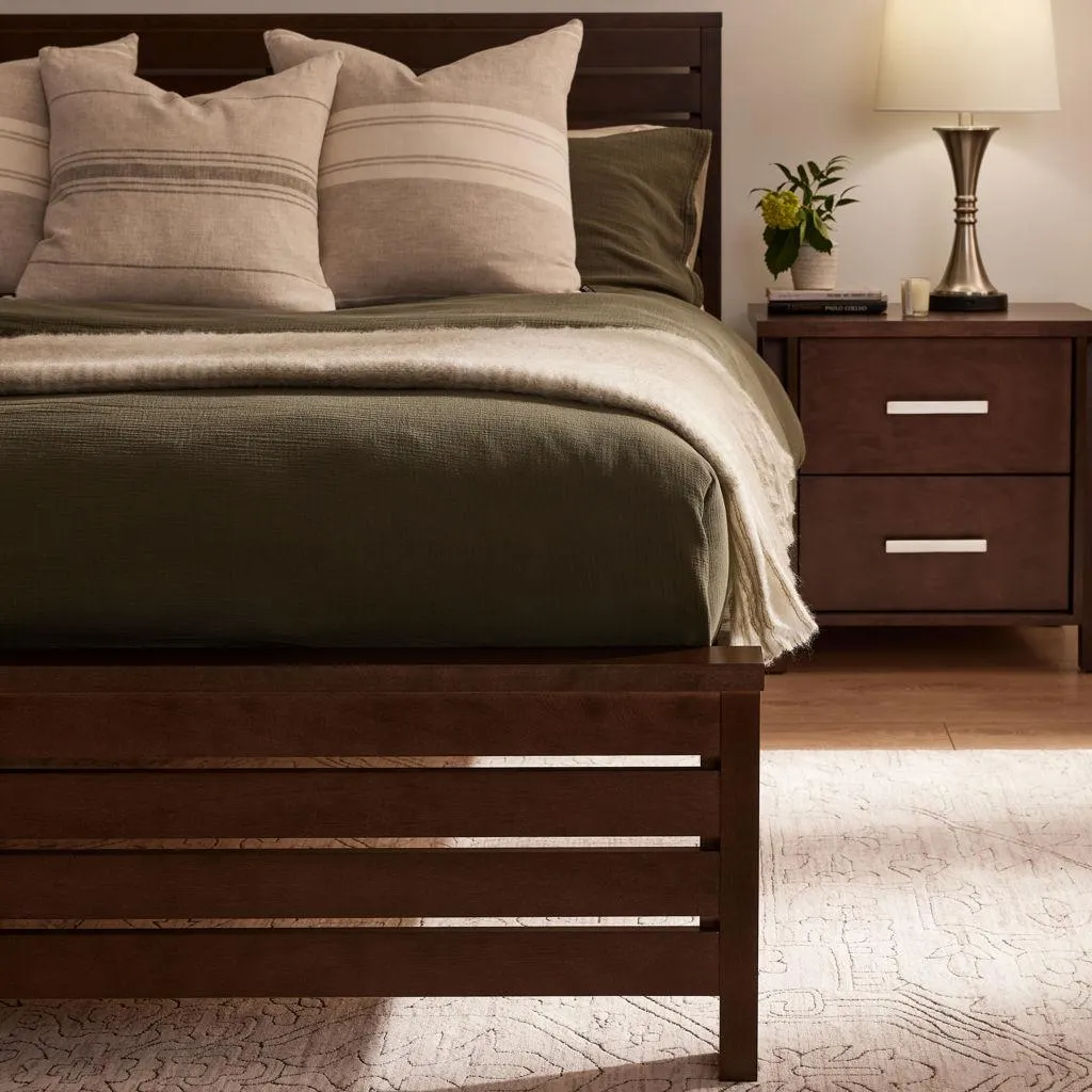 Mobilier de chambre à coucher 3 pièces fini merisier