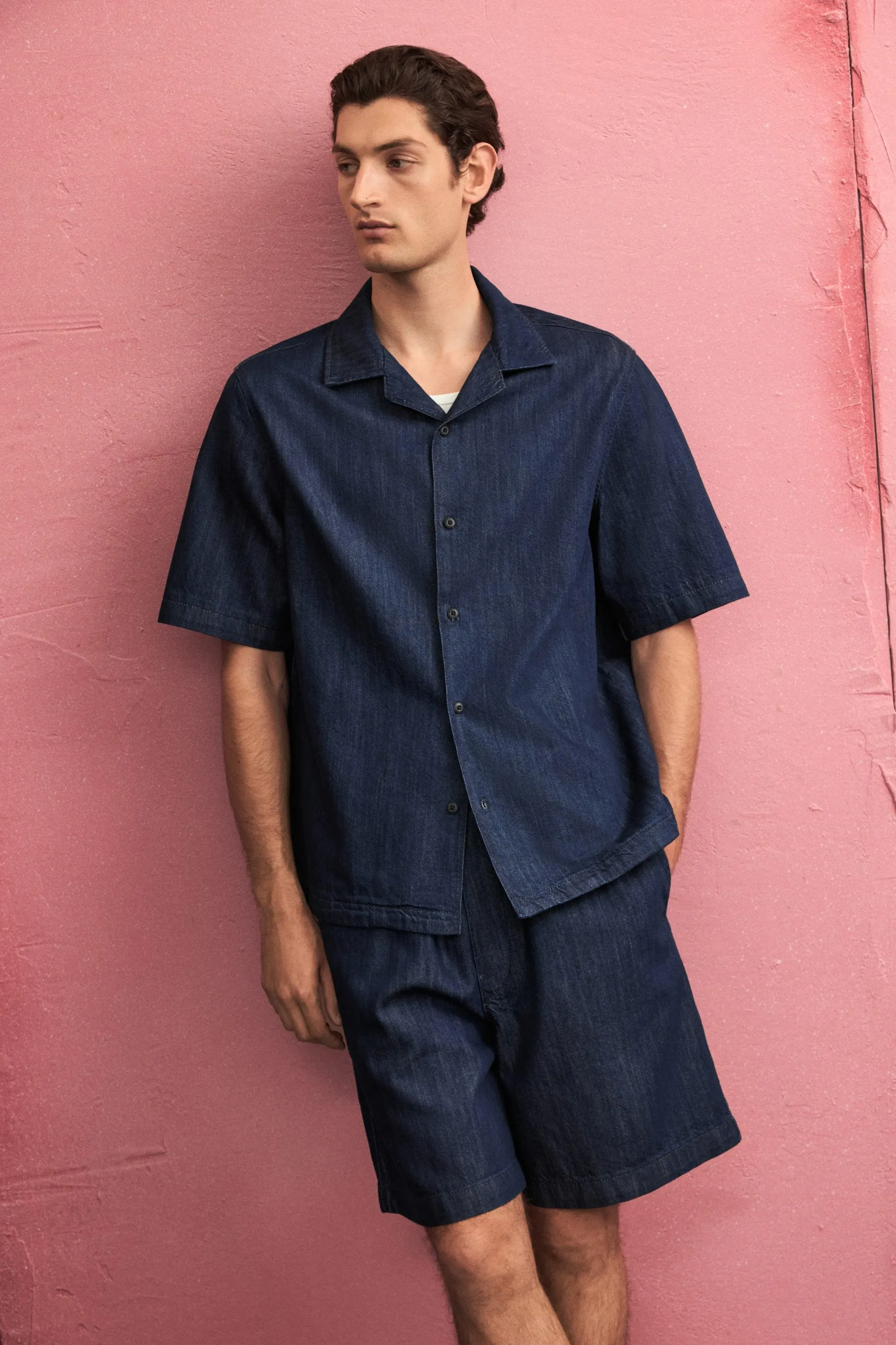 Chemise coupe classique en denim avec col cubain