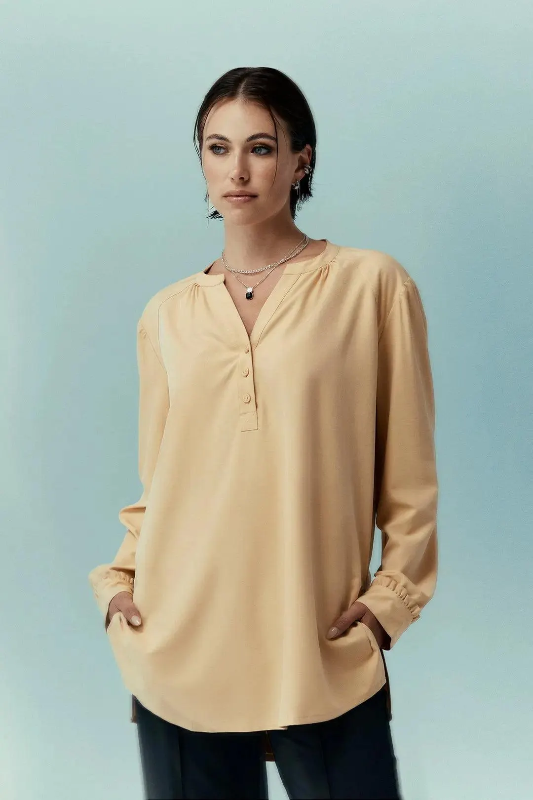 Blouse dorée à encolure boutonnière | Tyllie
