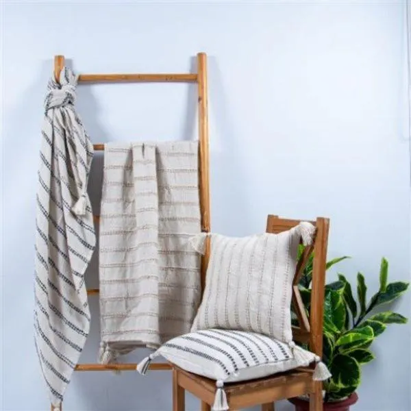 Jeté rayé Natural de Corriveau Outdoor Furniture 50 x 60 po gris