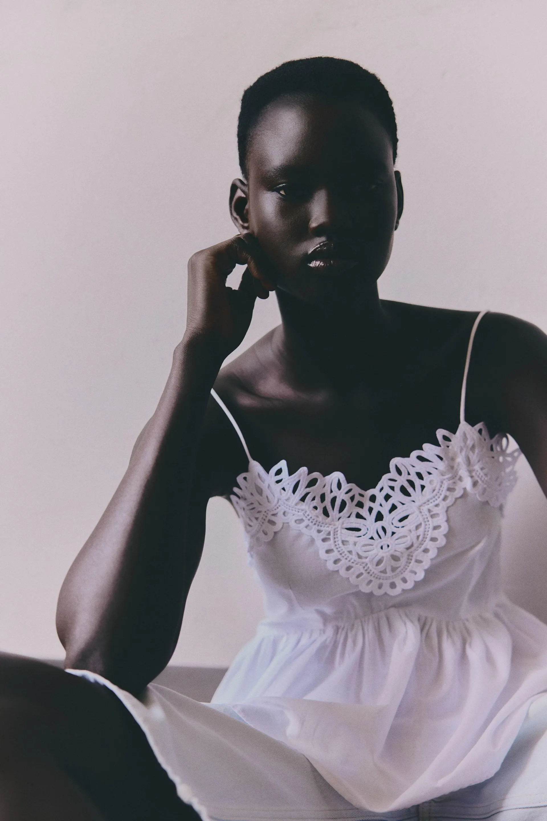 Haut à bretelles fines avec dentelle