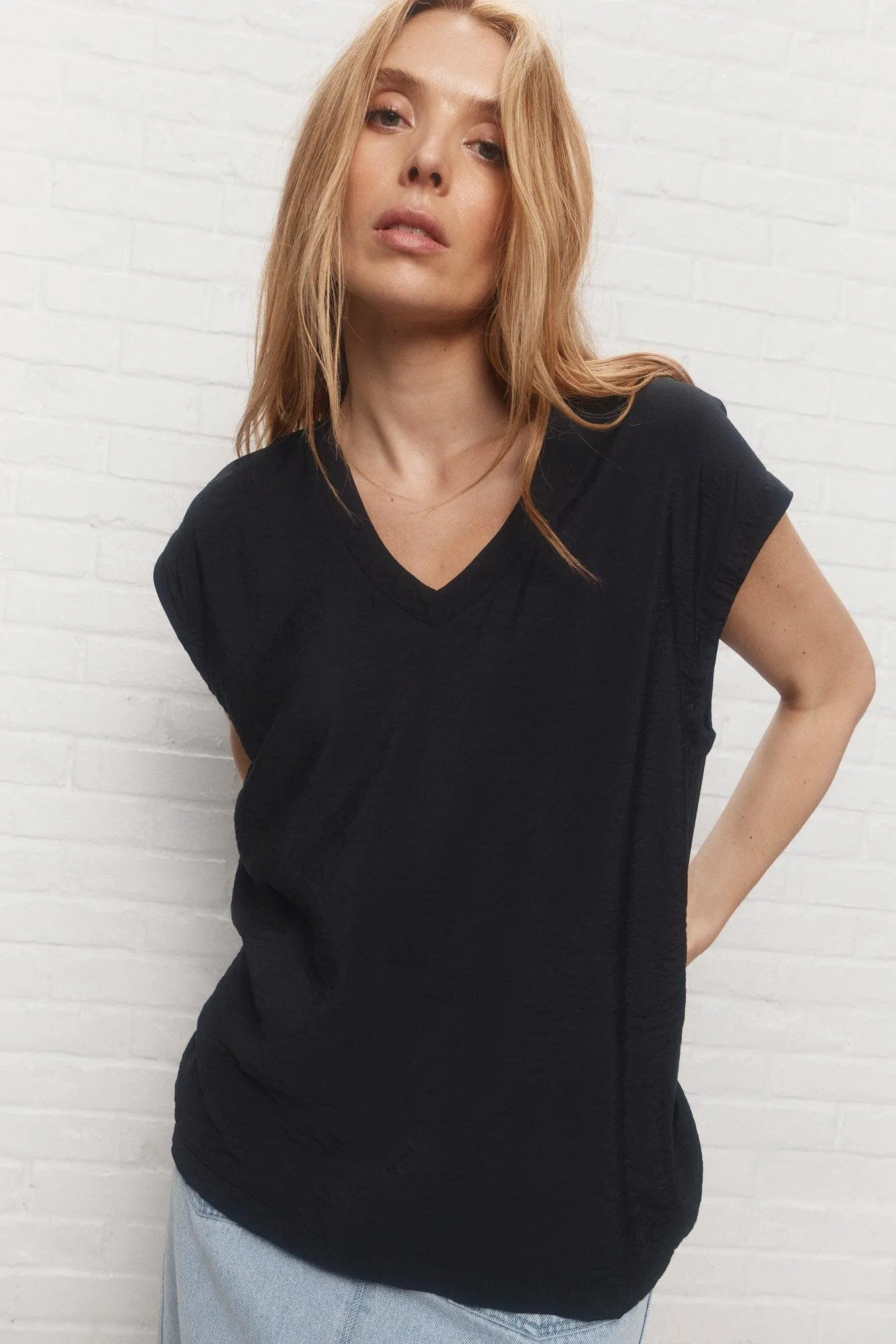 Didier | Haut noir à col en V