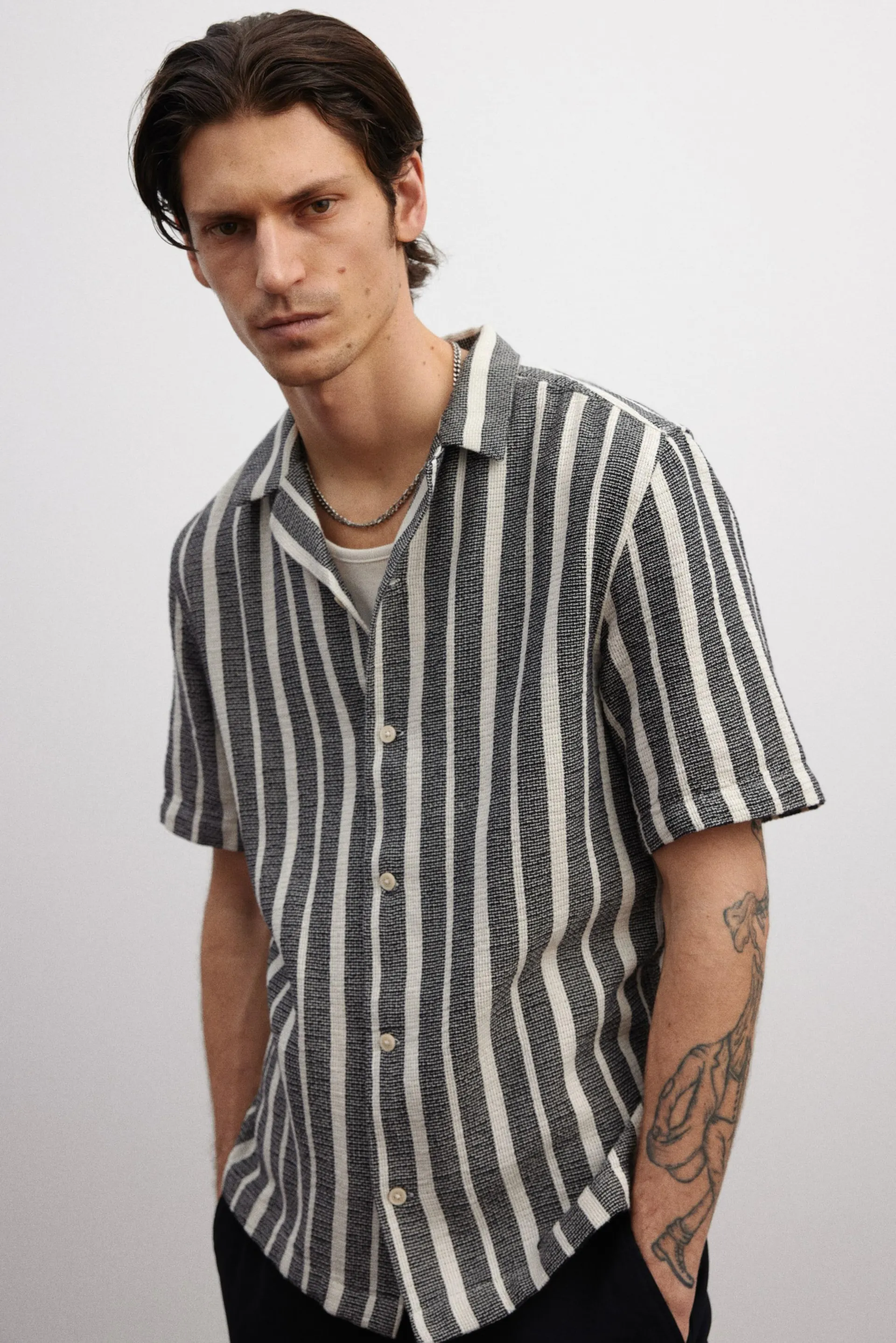 Chemise texturée coupe classique à col cubain
