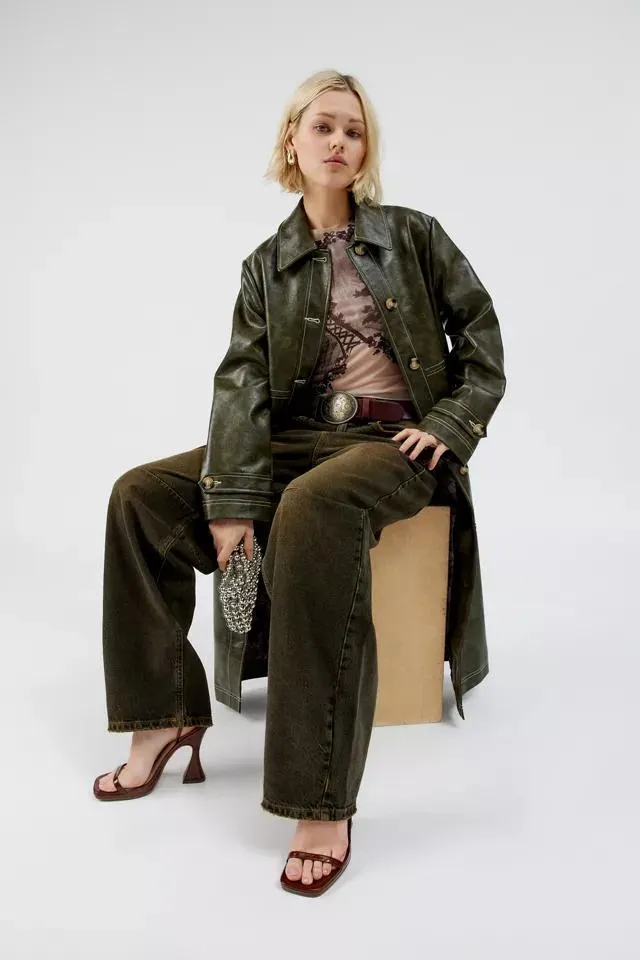 BDG Logan Buckle Baggy Boyfriend Jean