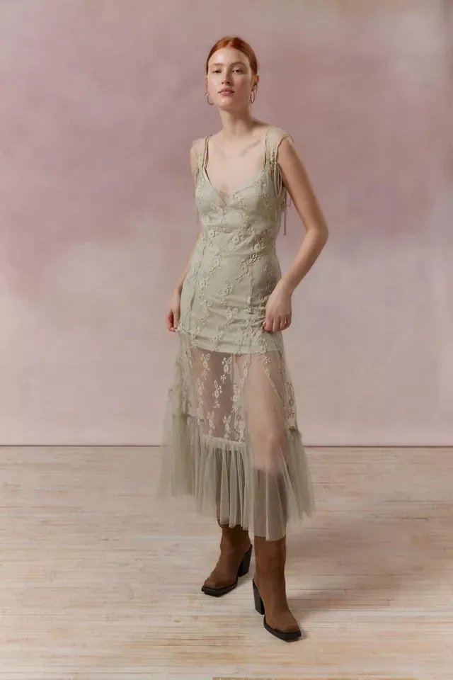 Kimchi Blue Micah Embroidered Floral Midi Dress