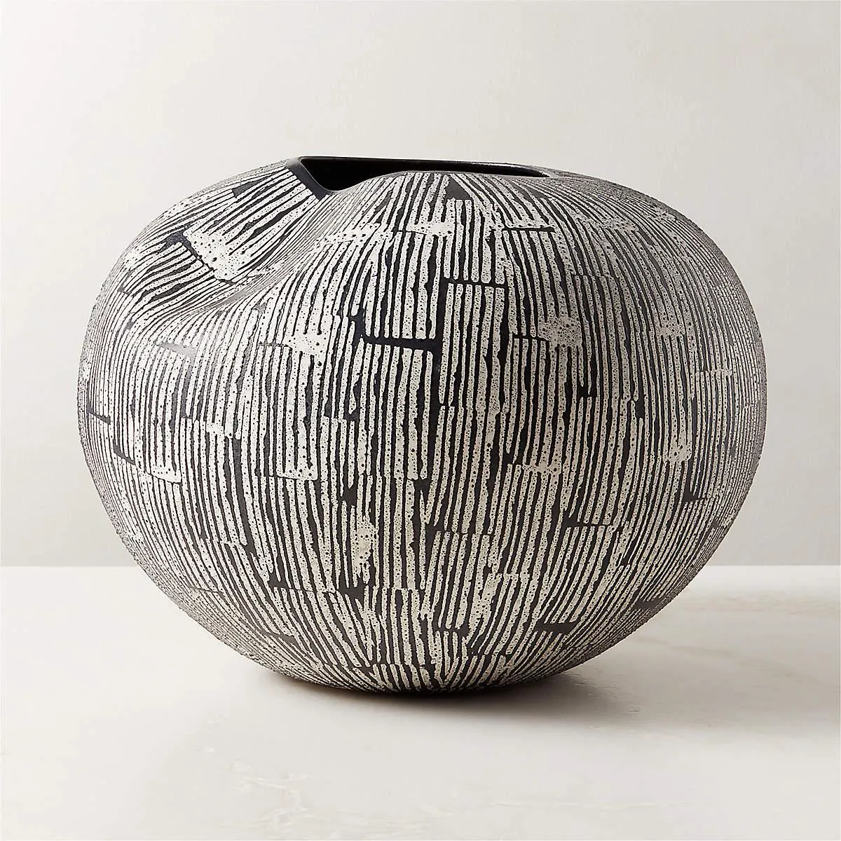 Moe Black and White Ceramic Vase