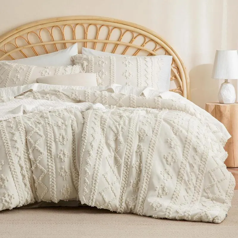 3-Piece Folky Tufted Boho Jacquard Elegant Comforter Set