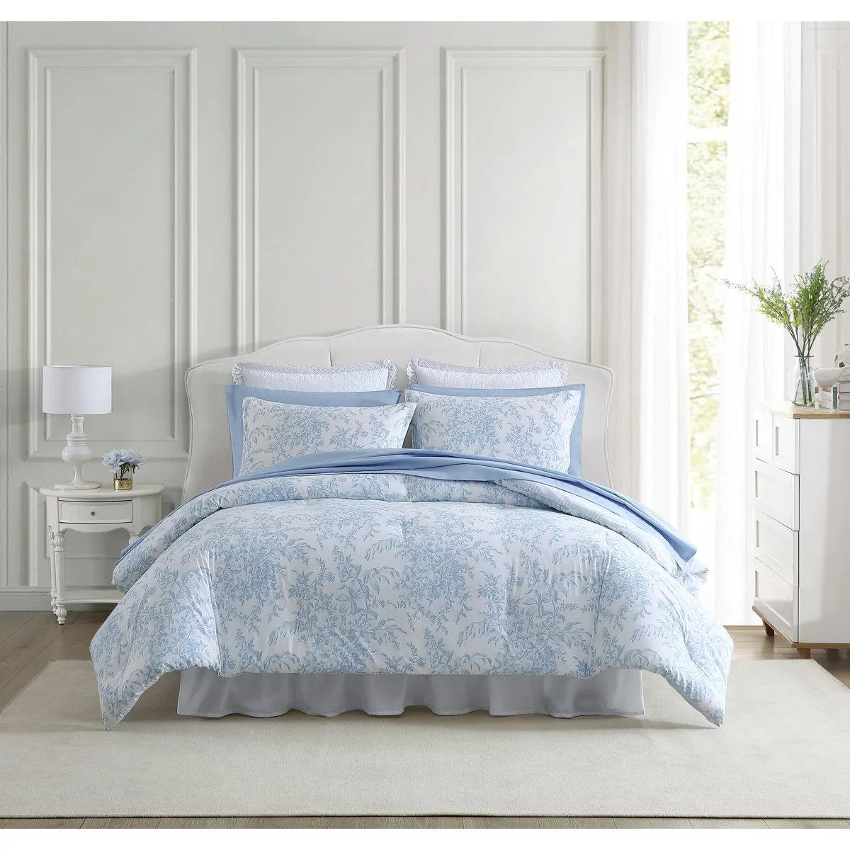 Bedford Blue/White Cotton Reversible Comforter Set