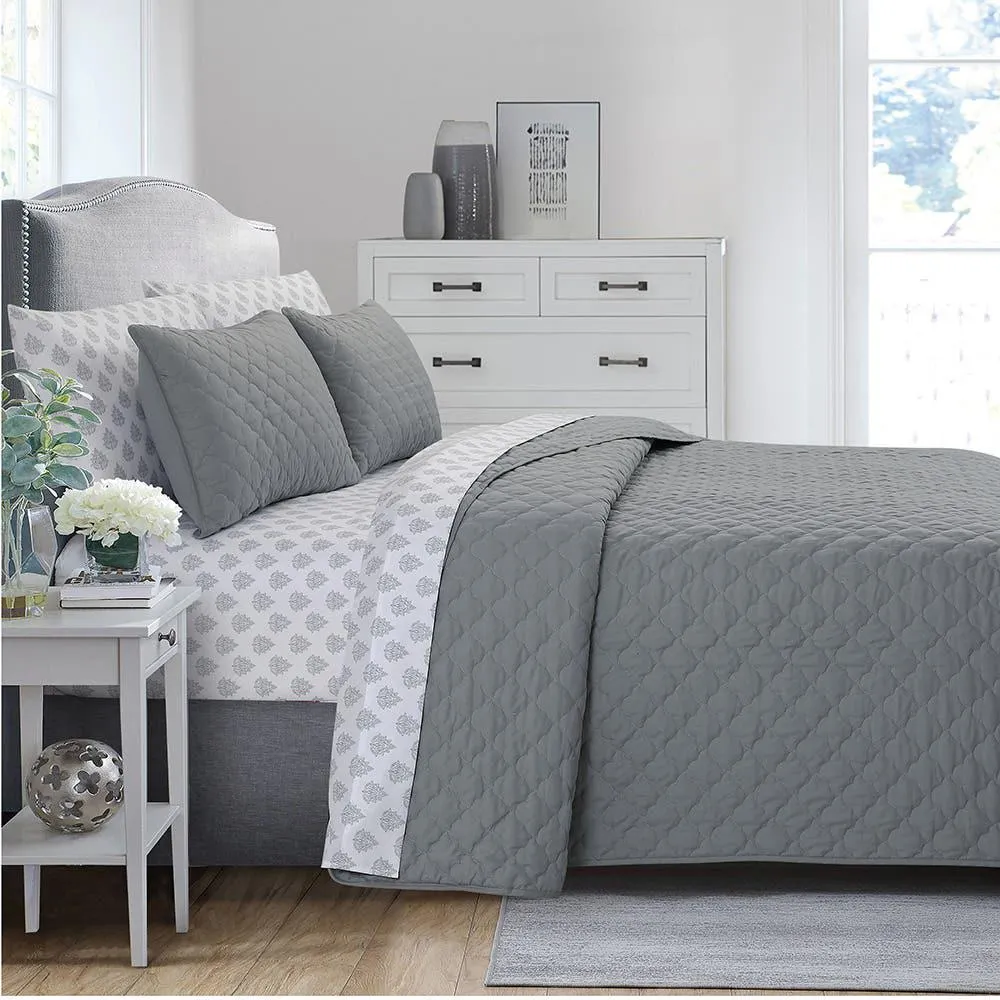 Needle & Pine Traditional 'Florence Solid' Microfiber Quilt (King)