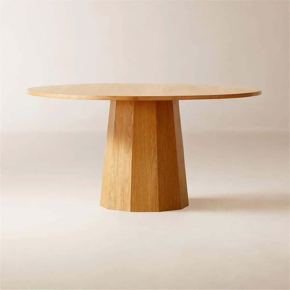 Bancroft Round Oak Pedestal Dining Table 60''