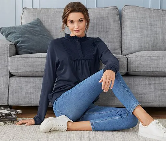 Blúzkové tričko s ažúrovou výšivkou