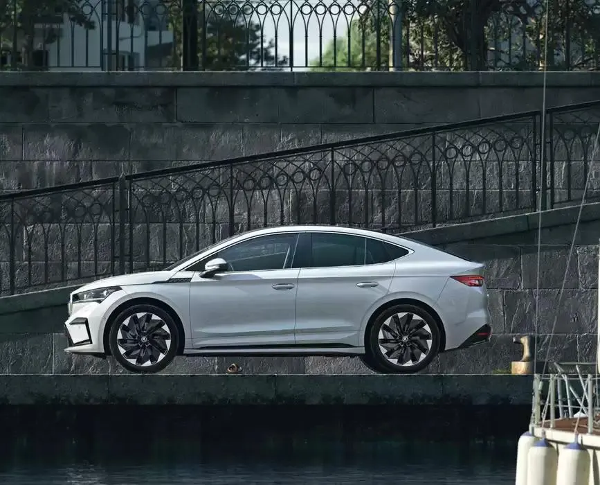 Prospekt Enyaq Coupé RS von 24. Oktober bis 7. November 2024 - Prospekt seite  45