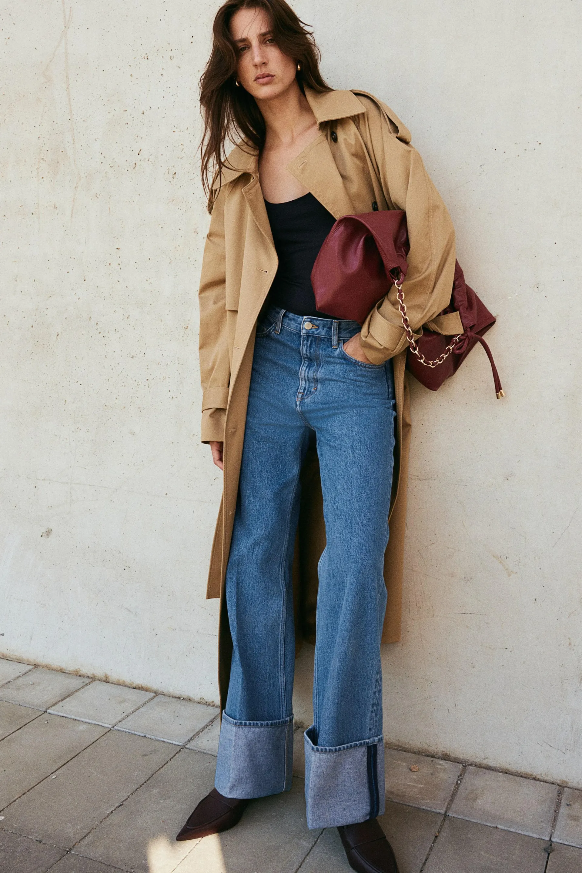 Väljät taitelahkeiset farkut