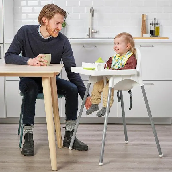 Kinderhochstuhl mit Tablett, weiß/silberfarben