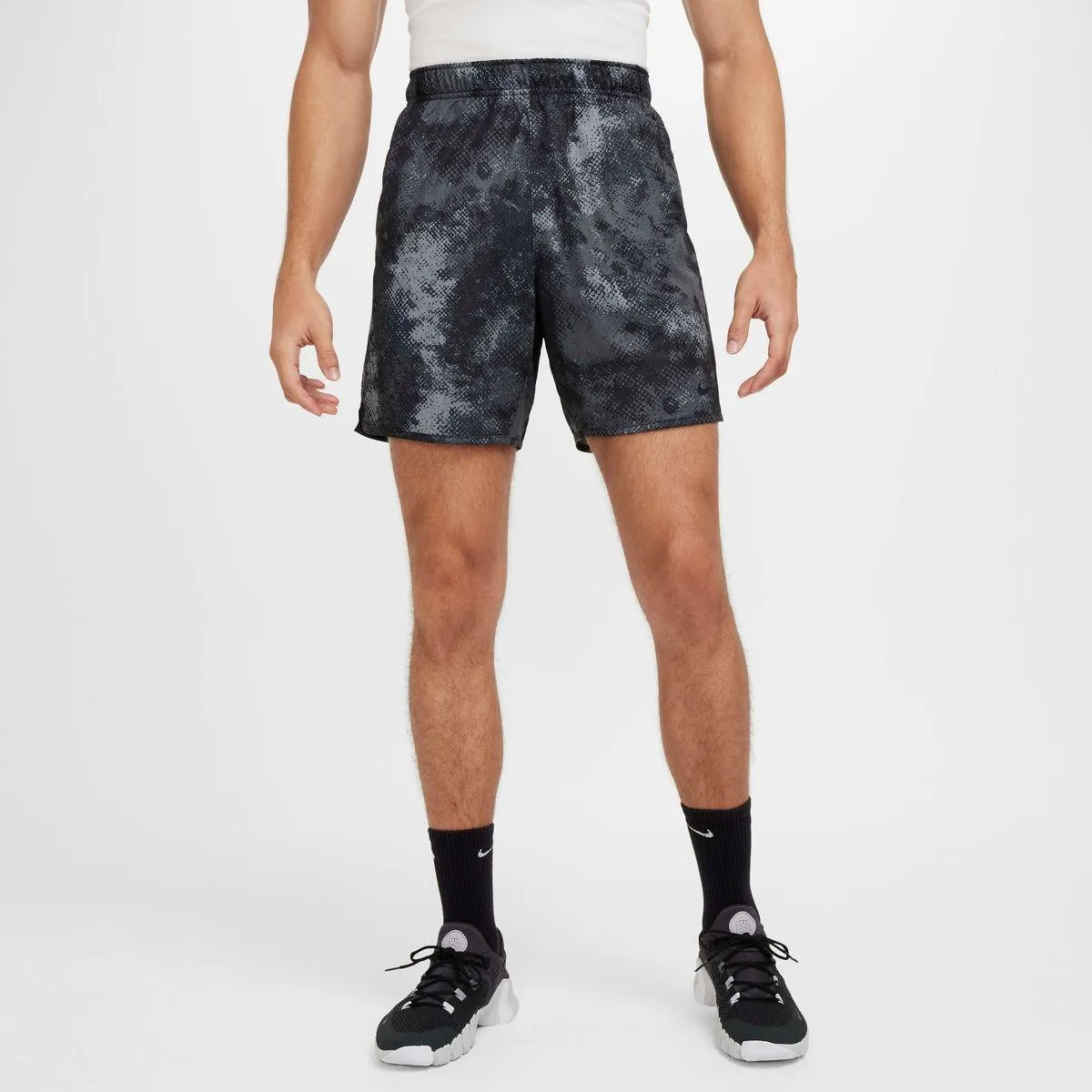 Shorts de fitness Dri-FIT de 18 cm sin forro para hombre