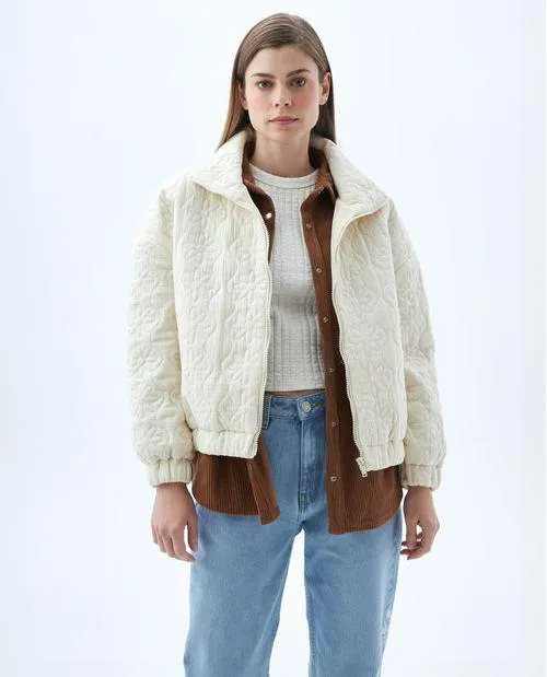 Chaqueta con diseño floral para mujer