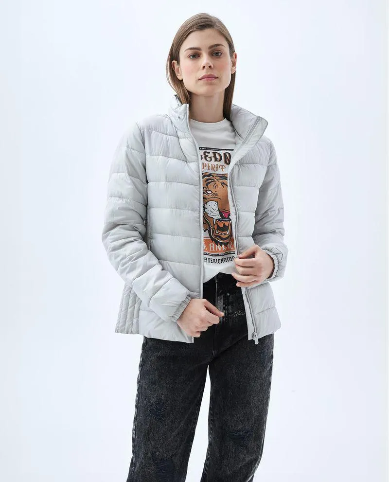 Chaqueta de cuello alto para mujer