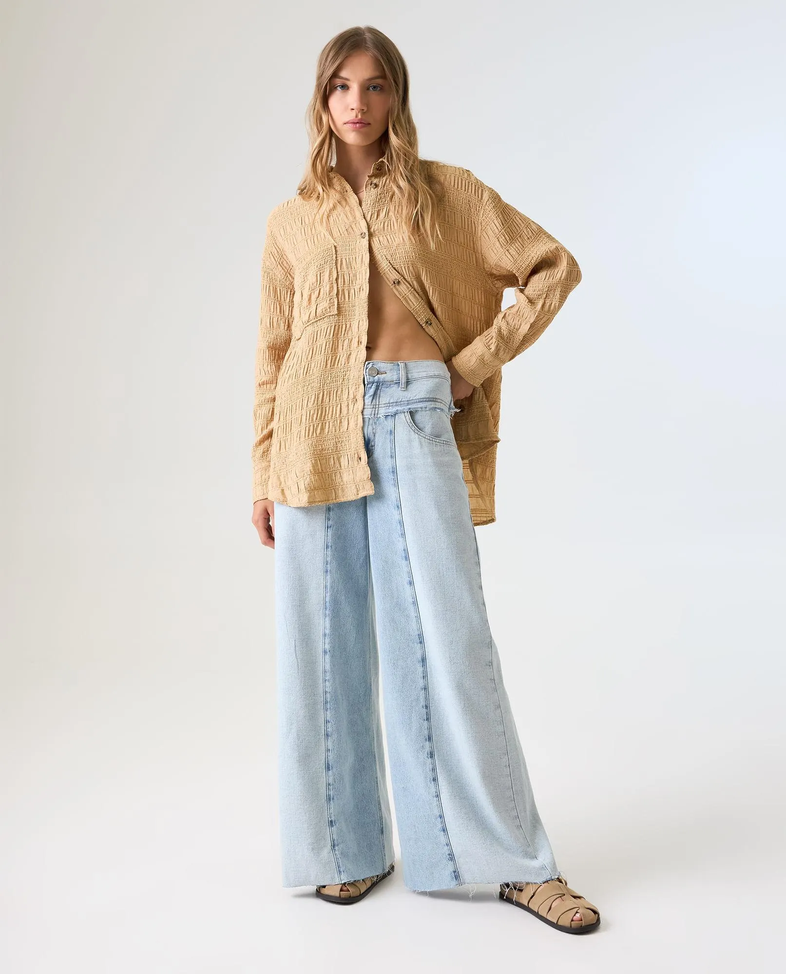 Camisa manga larga con abertura en espalda para mujer