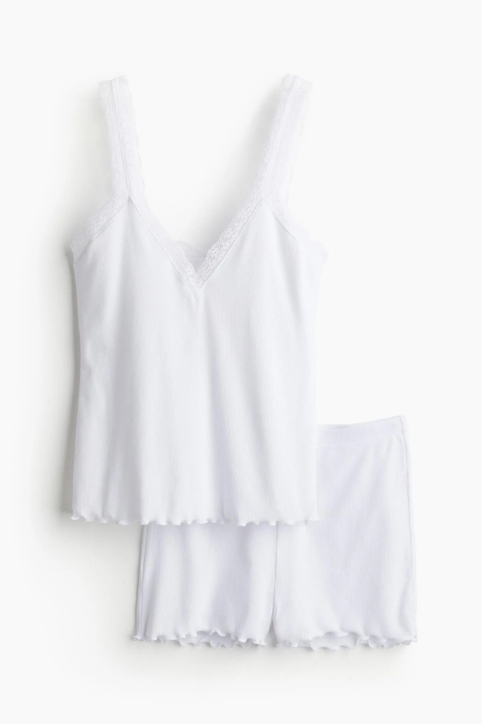 Pijama con top lencero y shorts