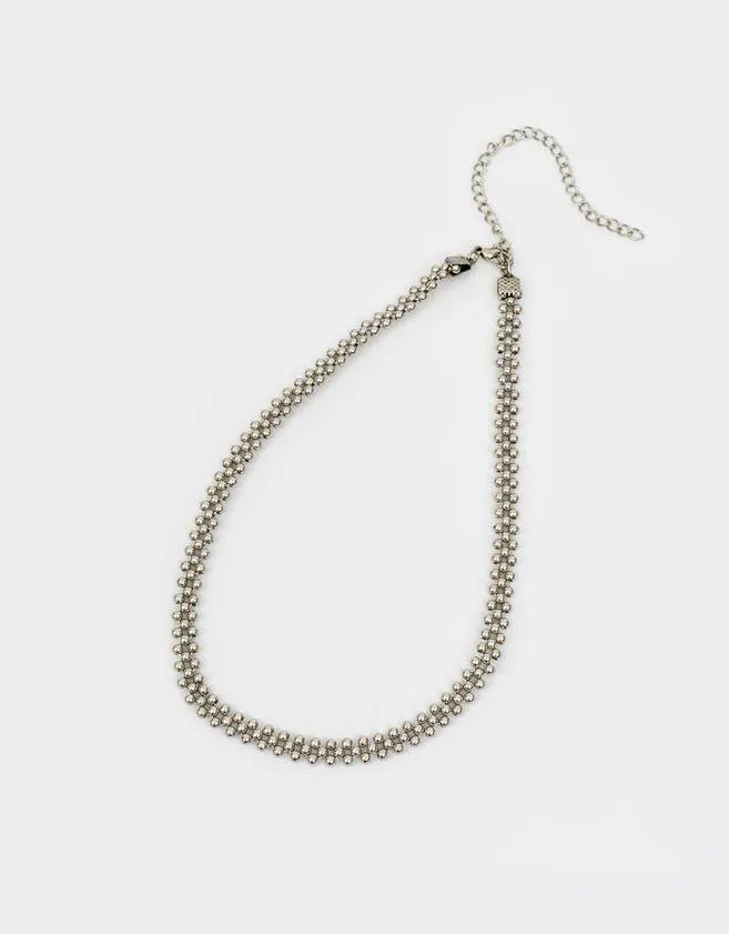 Collar corto de metal