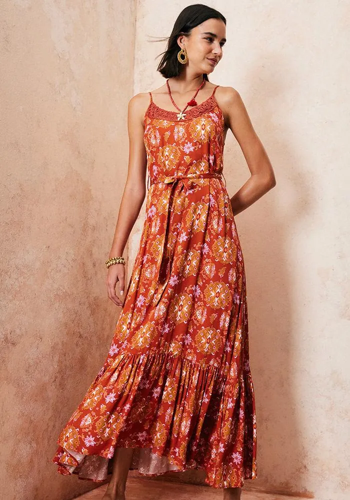 Vestido Estampado Y Aplicacion En Escote