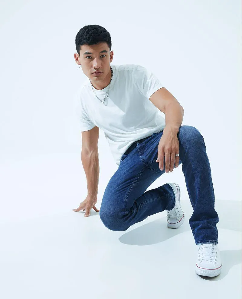 Jean Slim and Straight fit tono medio para hombre