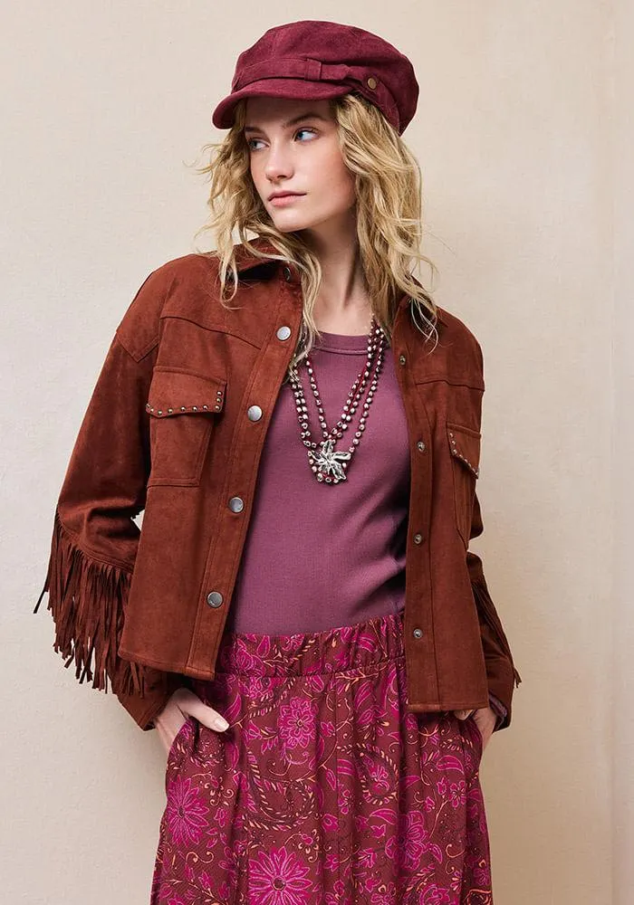 Chaqueta con flecos en espalda y mangas y tachas