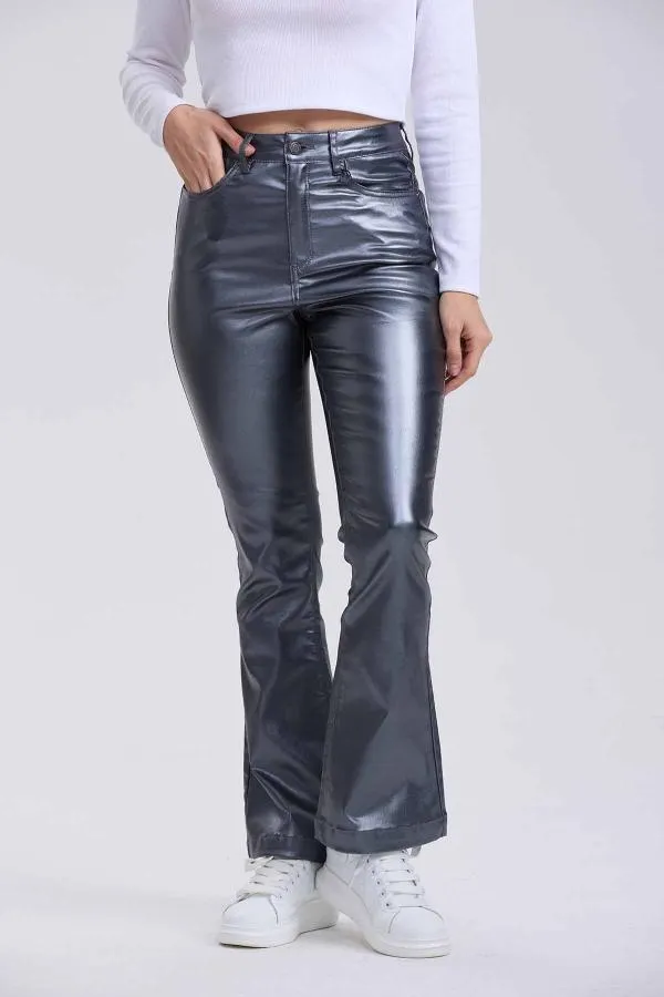 Jeans mujer flare engomado gris oscuro