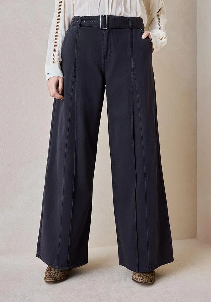 Pantalón Cinturon Y Cortes