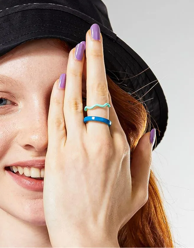 Set de anillos con esmaltado y resina