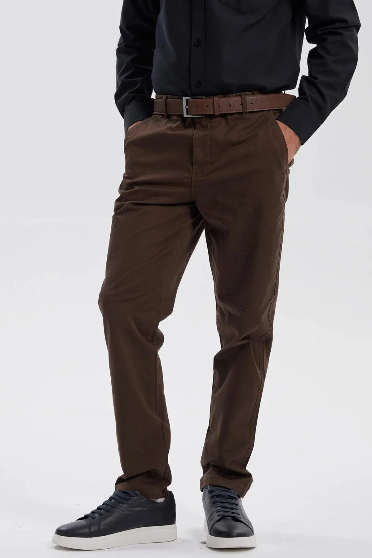 Pantalón Hombre Chino Cinturón Café