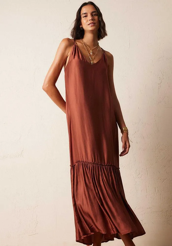 Vestido Tirantes detalle Ruedo