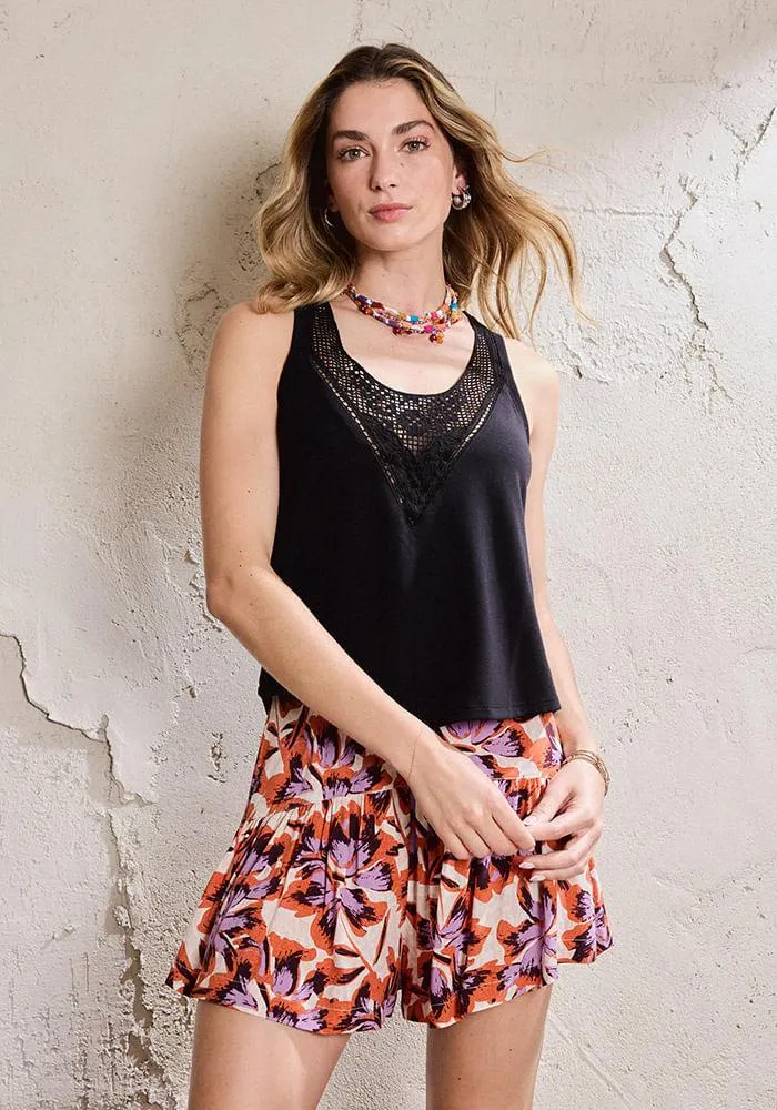 Polera con aplicacion de macrame en escote