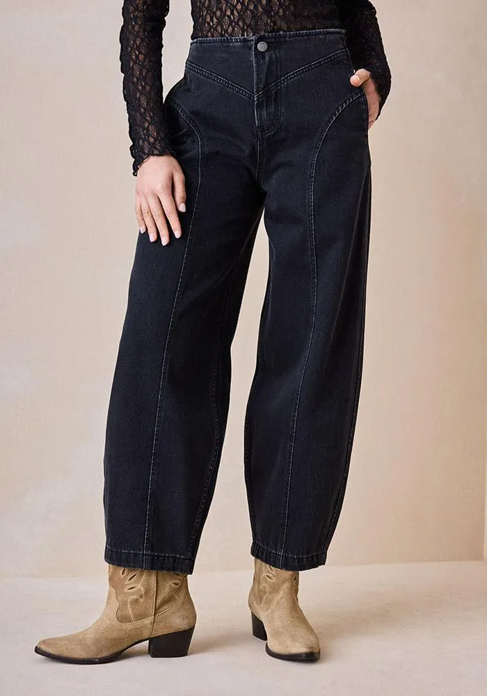 Pantalón Con Cortes Y Full Estampado