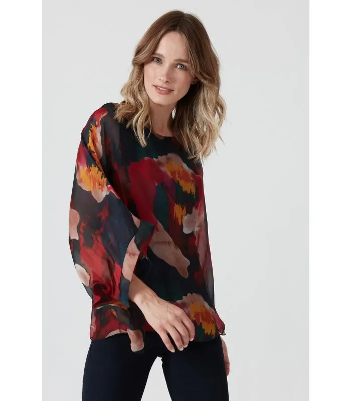Blusa con seda roja estampada