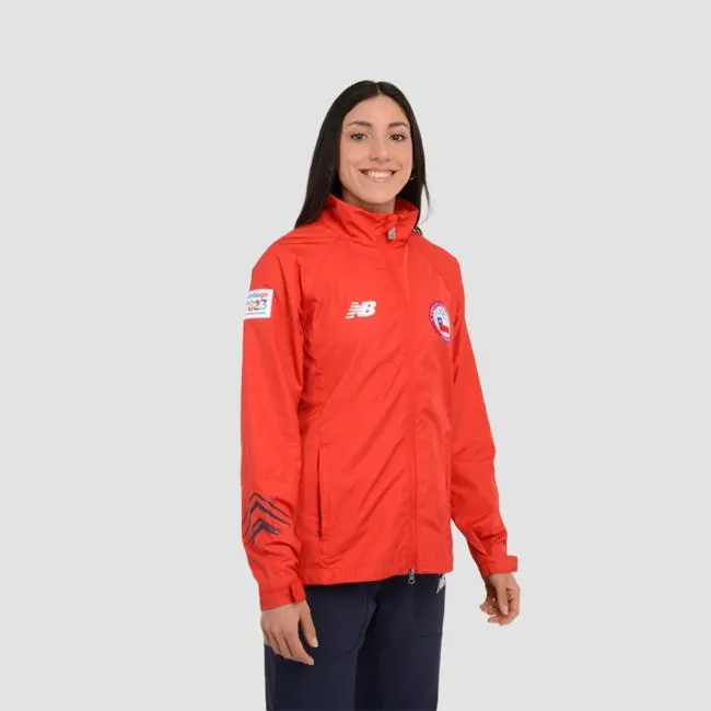 Chaqueta Mujer New Balance Presentación Team Chile Logo Santiago 2023 Roja